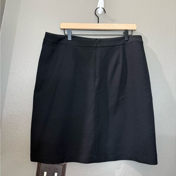 Nine West Black Asymmetrical Button Front Skirt Textured fabric - Picture 5 of 9